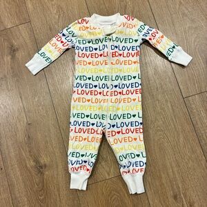 Hanna Andersson Multicolor 'Loved' Print Kids Footie, great for Valentine’s Day